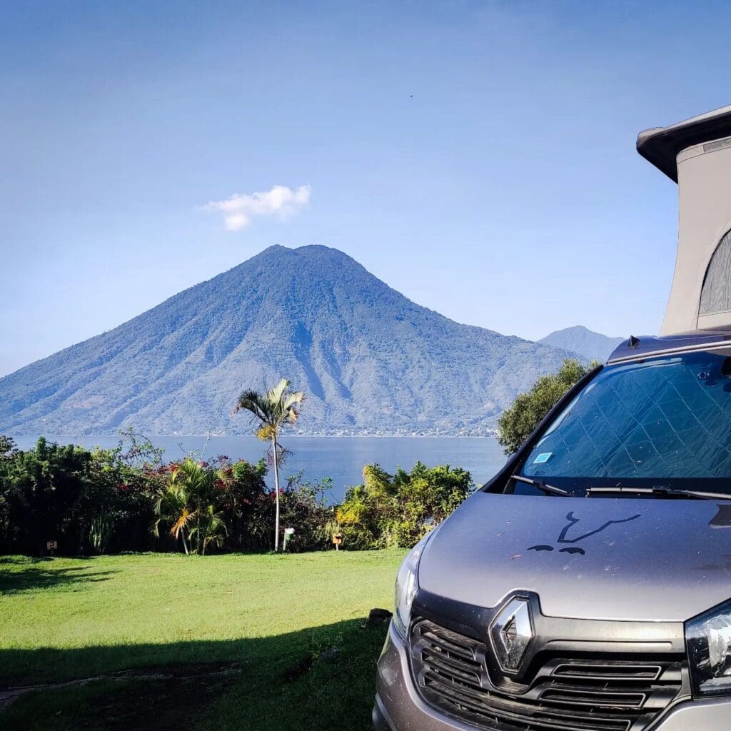 Vista del Volcán San Pedro.